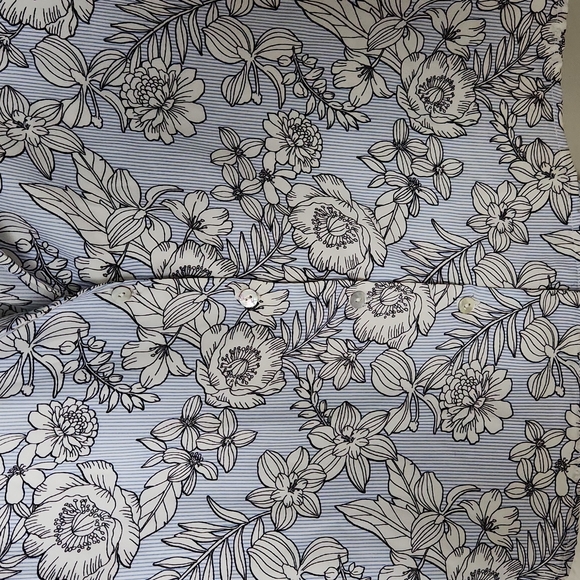 Lipslide| Floral Blouse - Picture 2 of 6